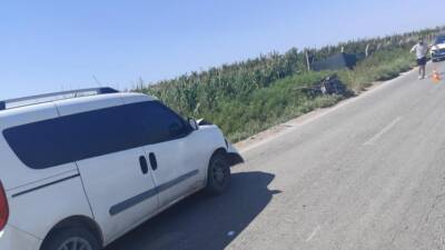 Hatay’ın Reyhanlı ilçesinde meydana gelen trafik kazasında hafif ticari araçla