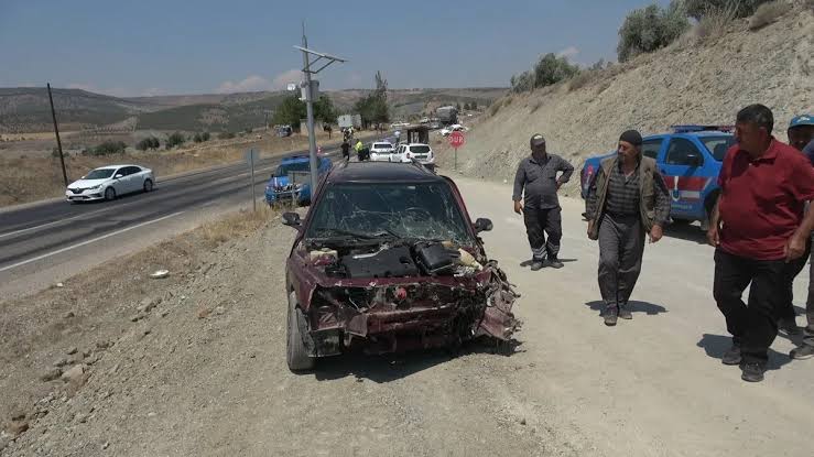 Kilis-Hatay Karayolunda Feci Kaza: 8 Kişi Yaralandı Kilis ile Hatay arasında ulaşımı sağlayan karayolunun 40. kilometresinde, Gözkaya