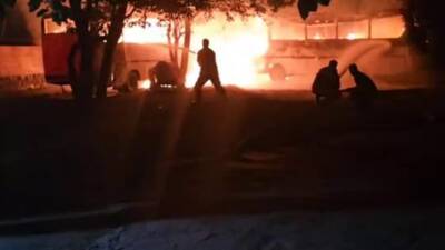 Hatay’ın Erzin ilçesinde gece saatlerinde meydana gelen yangın, kısa sürede