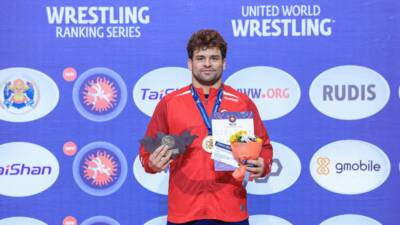 Milli güreşçi Osman Göçen, Moğolistan’ın başkenti Ulanbator’da düzenlenen Ulanbator Open