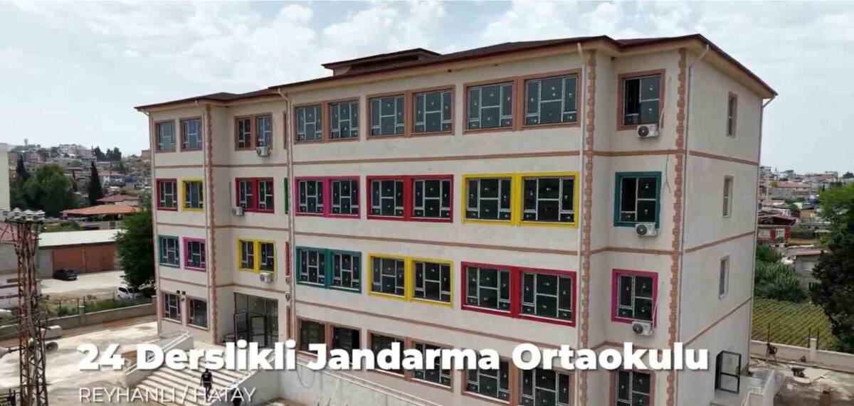 Hatay’ın Reyhanlı ilçesinde yapımı devam eden 24 derslikli Jandarma Ortaokulu,