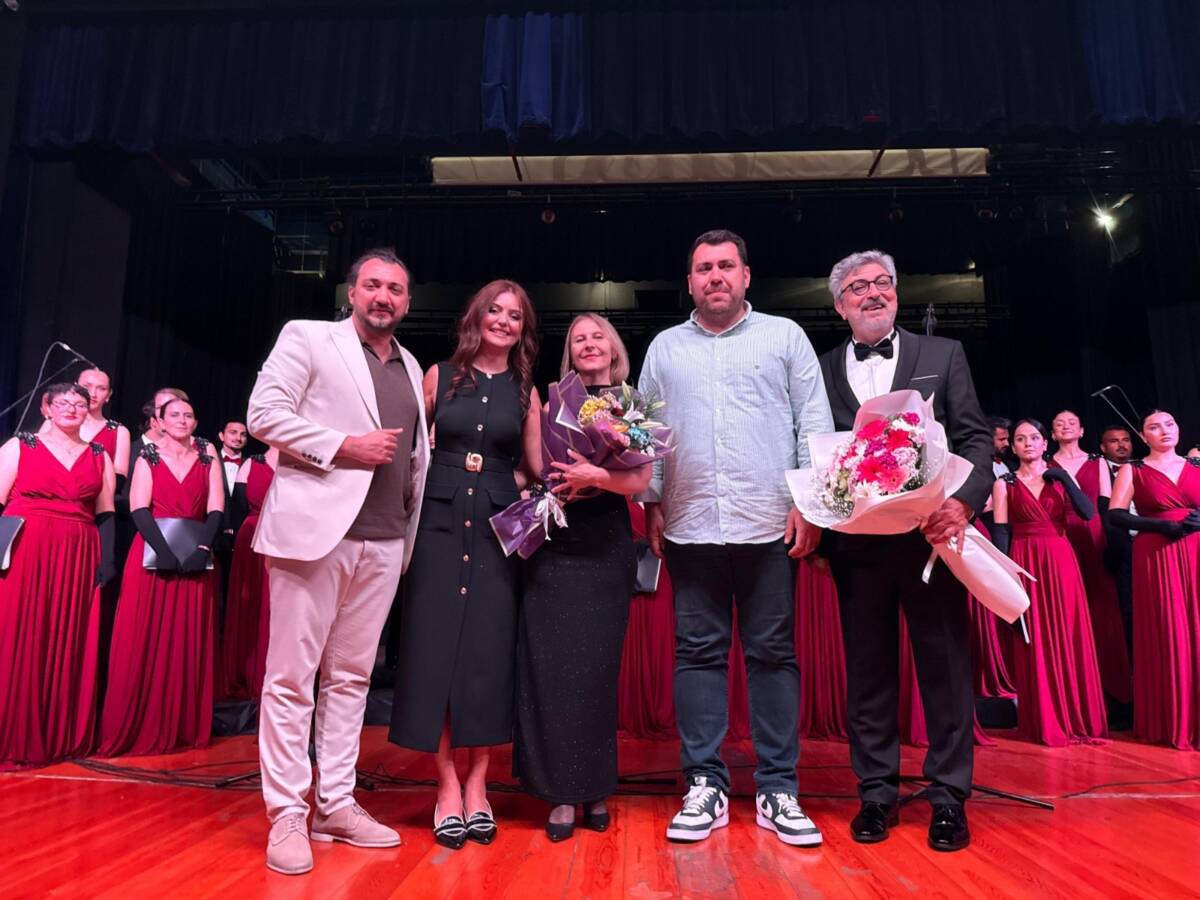 Hatay Büyükşehir Belediyesi (HBB) bünyesinde kurulan Çok Sesli Korosu, ilk