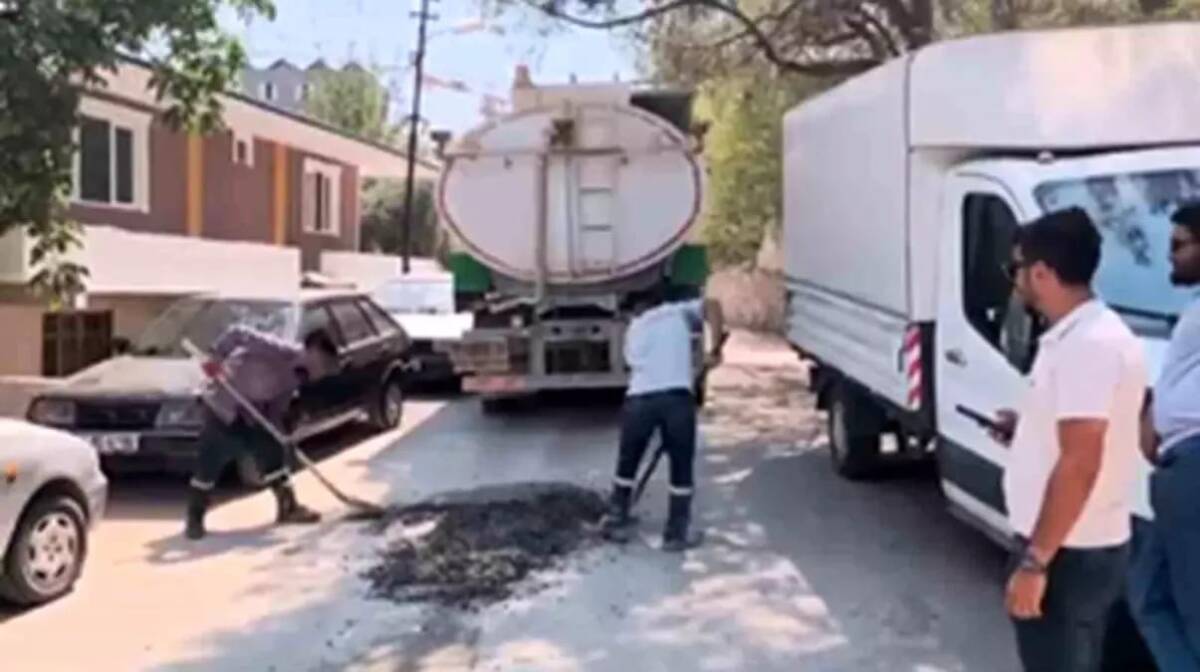 Hatay’ın Kırıkhan ilçesinde bir beton mikseri, seyir halindeyken yol ortasına