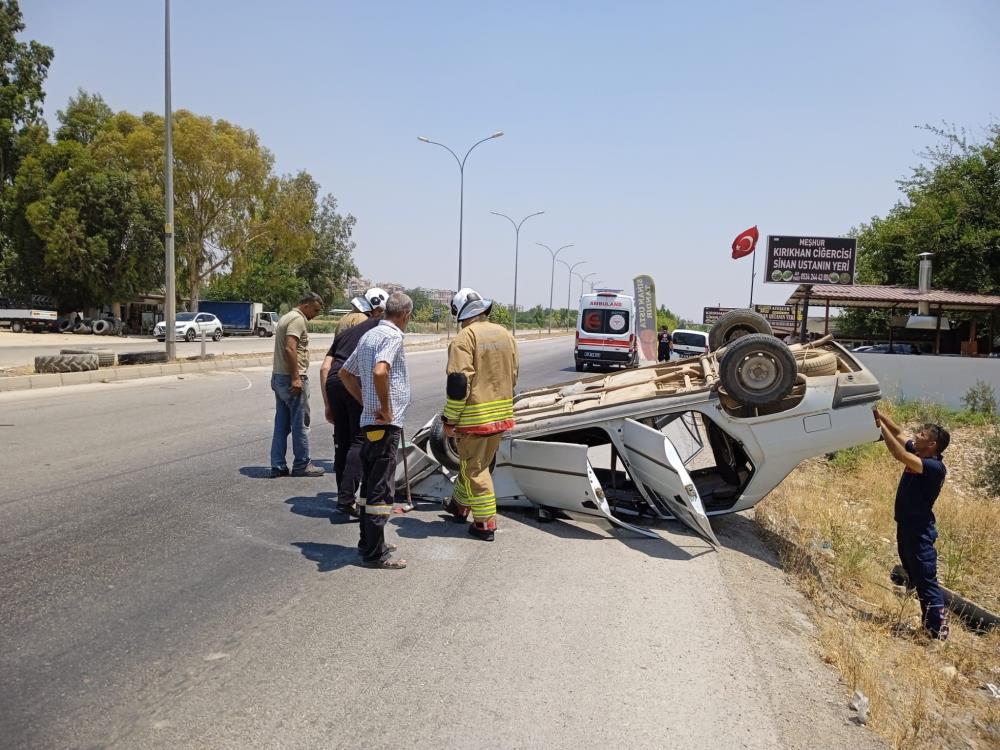 Hatay’ın Kırıkhan ilçesinde meydana gelen trafik kazasında, kontrolden çıkan bir
