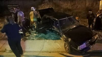 Hatay’ın Yayladağı ilçesinde meydana gelen trafik kazasında iki otomobilin çarpışması