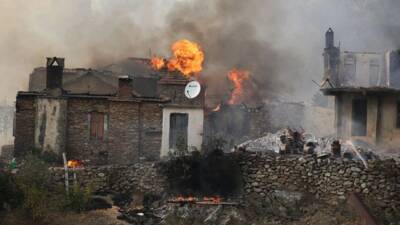 Hatay'da yangın nedeniyle tahliye edilen İhsan Nizamoğlu, arılarını kurtarmak için