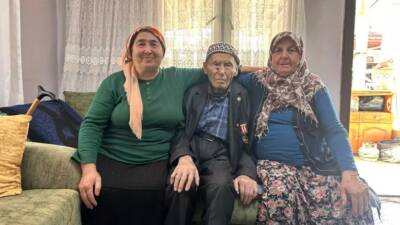 Hatay’ın İskenderun ilçesinde yaşayan 103 yaşındaki Kore Gazisi Derviş Karakuş,