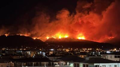   Hatay’ın Dörtyol ilçesinde çıkan orman yangınına havadan ve karadan