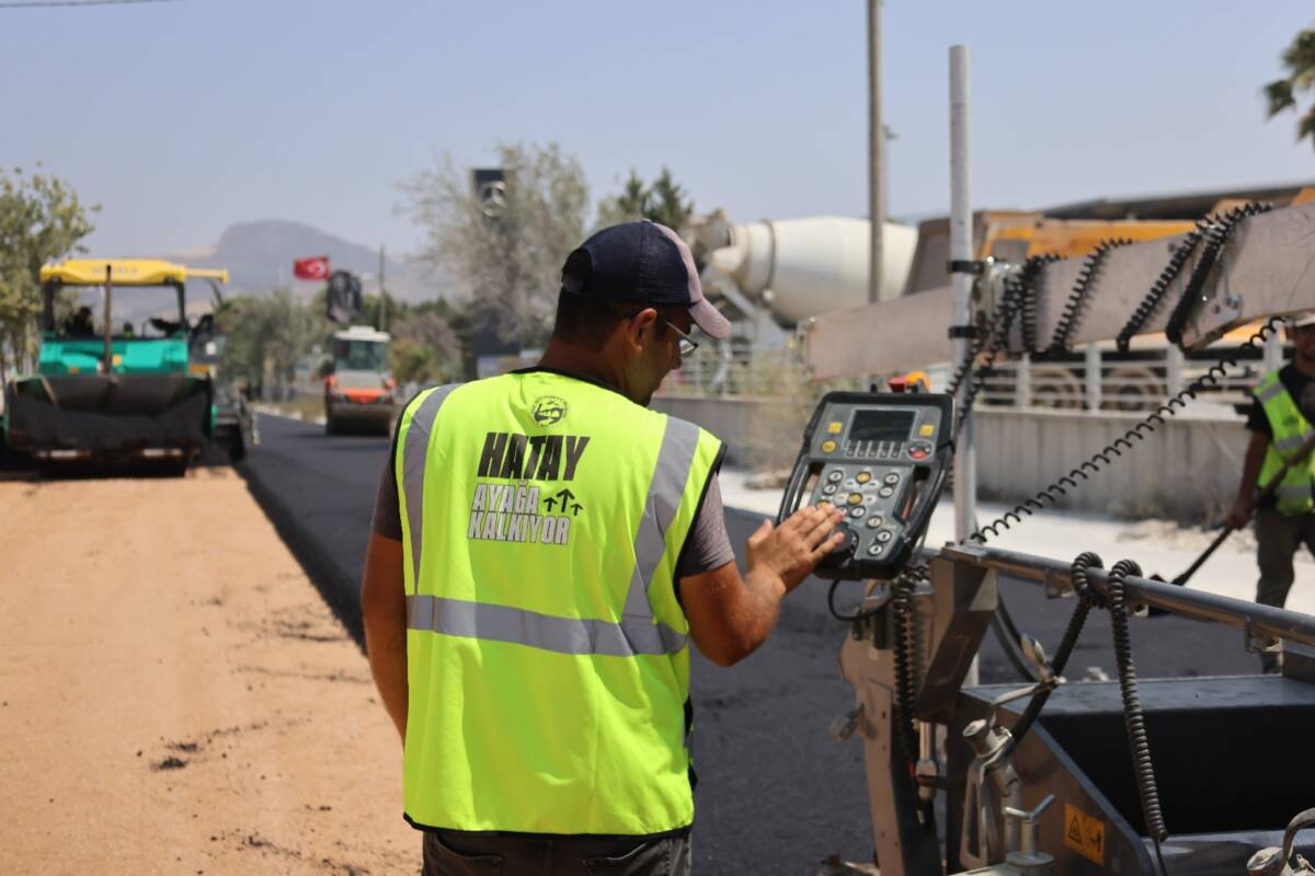 Hatay Büyükşehir Belediyesi (HBB), kent genelinde ulaşım altyapısını iyileştirme çalışmalarına