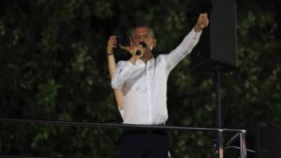 CHP Genel Başkanı Özgür Özel, Hatay’ın Hassa ilçesindeki yolsuzluk iddialarına