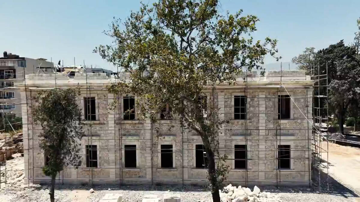 Hatay Valisi Mustafa Masatlı, 6 Şubat 2023 depremlerinde zarar gören