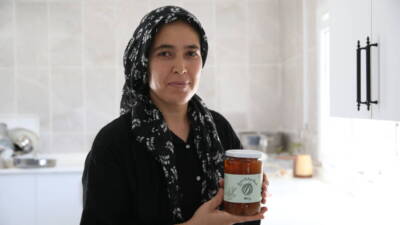 6 Şubat 2023 depremlerinin yaralarını sarmaya çalışan Hatay’da, kadınlar el