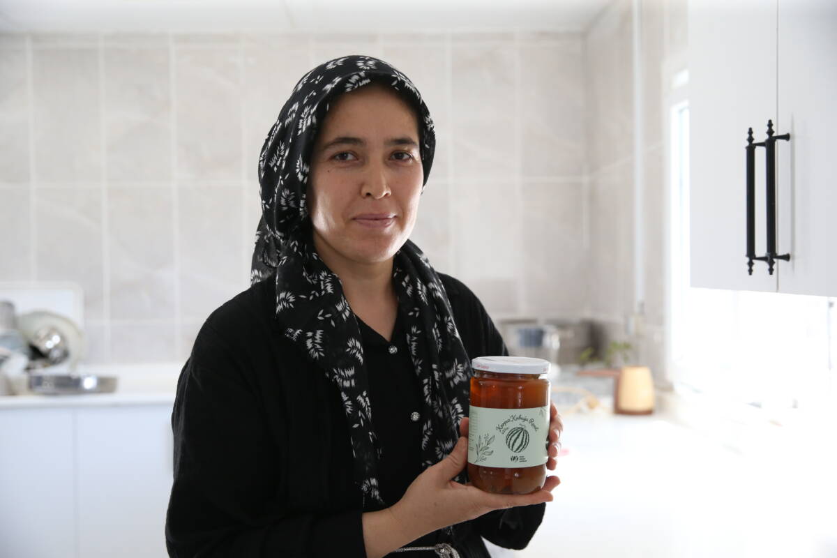 6 Şubat 2023 depremlerinin yaralarını sarmaya çalışan Hatay’da, kadınlar el