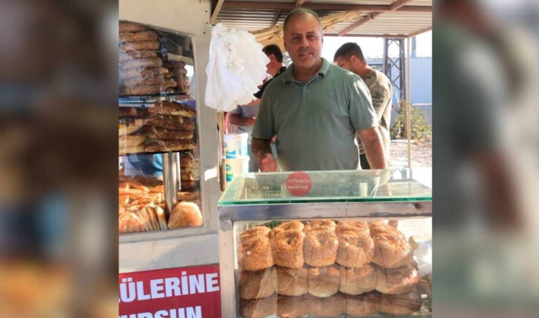 Allah Ölülerine Kavuştursun Simitçisi Hatay’ın Antakya ilçesinde 35 yıldır sokak sokak simit satarak