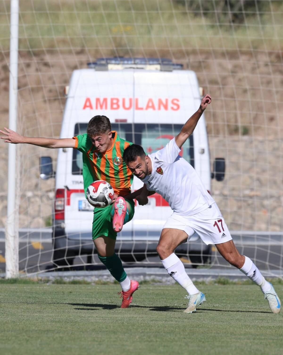 Kayseri-Erciyes yüksek irtifa merkezinde yeni sezon hazırlıklarını sürdüren Hatayspor çıktığı