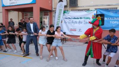   Defne Belediyesi, depremin yarattığı travmanın atlatılmasında tiyatro ve sanatın