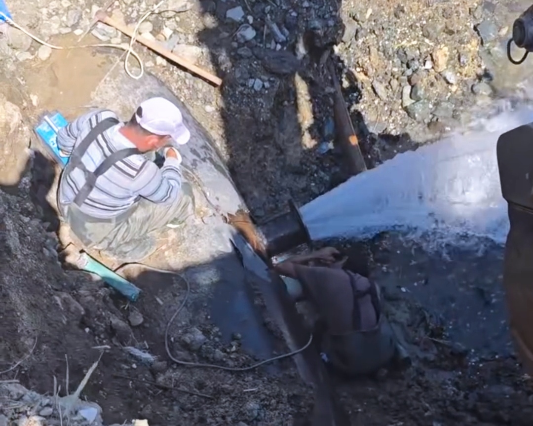 Hatay Büyükşehir Belediyesi’ne bağlı HATSU ekipleri, Samandağ-Karaçay Barajı’nda meydana gelen