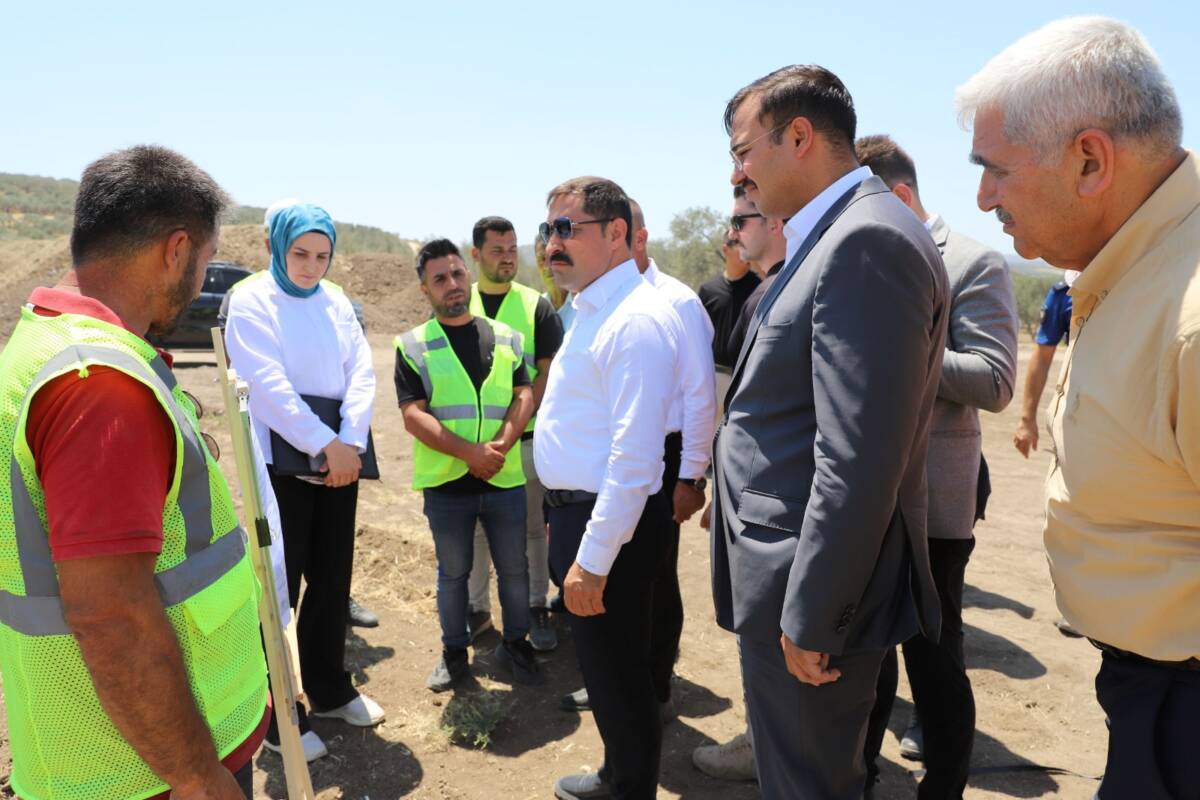 Hatay Valisi Mustafa Masatlı, Altınözü ilçesinde yürütülen projeleri yerinde inceleyerek,