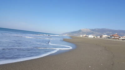Hatay’ın Samandağ ilçesinde sahil kenarında erkek cesedi bulundu. Samandağ ilçesi