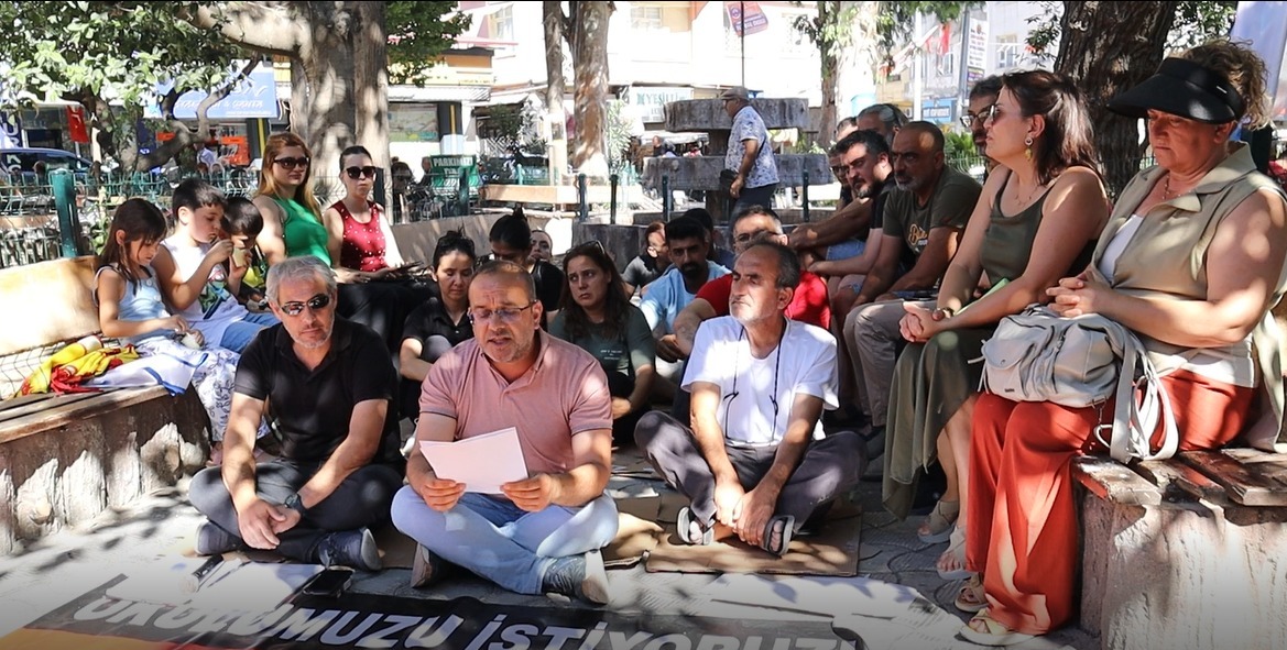 Hatay’ın Samandağ ilçesinde, 2,5 yıl önce yaşanan depremde yıkılan okulların