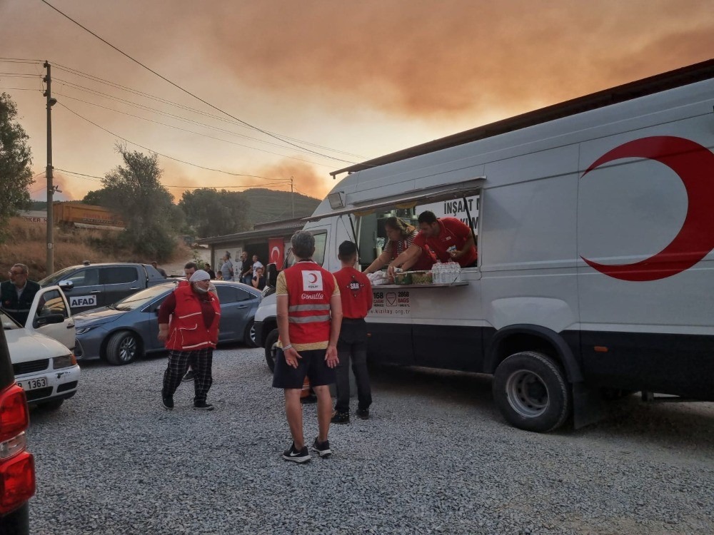 Türkiye genelinde etkili olan orman yangınlarına karşı mücadeleye destek veren