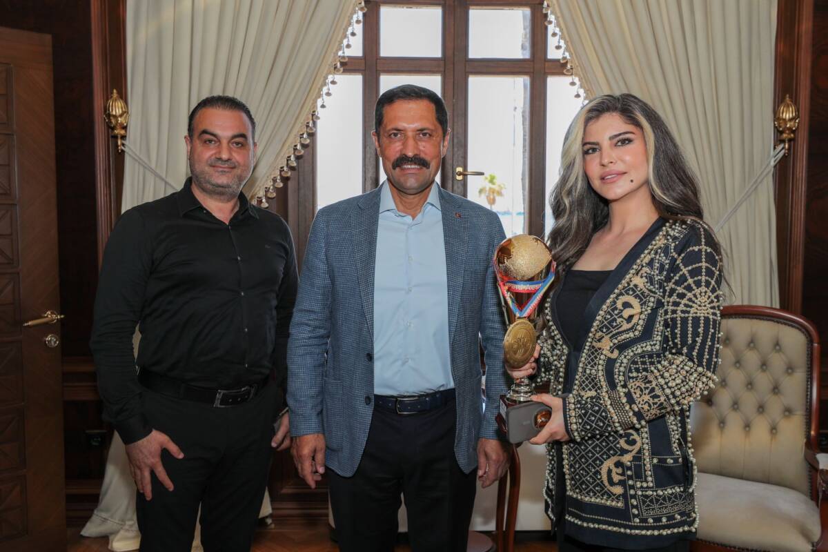 İtalya’da düzenlenen ve 25 ülkenin katıldığı uluslararası kuaförlük yarışmasında Türkiye’yi