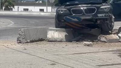 Hatay’ın Arsuz ilçesinde, bir otomobil sürücüsü ışıklardan geçiş sırasında çarpışma