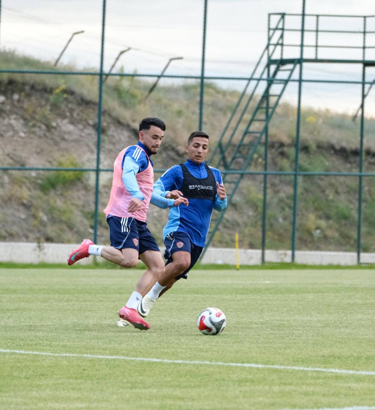 Trendyol 1. Lig’in yeni takımlarından Hatayspor, 2025-2026 sezonu için çalışmalarını