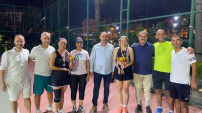 İskenderun Belediyesi’nin 5 Temmuz Festivali kapsamında düzenlediği tenis turnuvası büyük