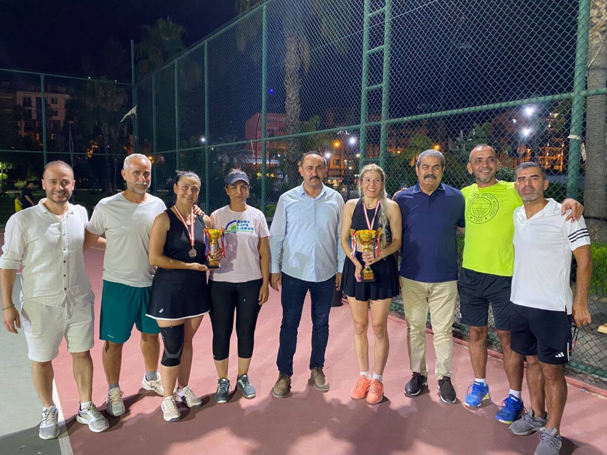 İskenderun Belediyesi’nin 5 Temmuz Festivali kapsamında düzenlediği tenis turnuvası büyük
