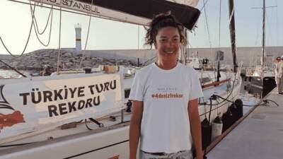 Yelken sporcusu Başak Mireli, Türkiye’nin dört denizini geçerek rekor kırdı