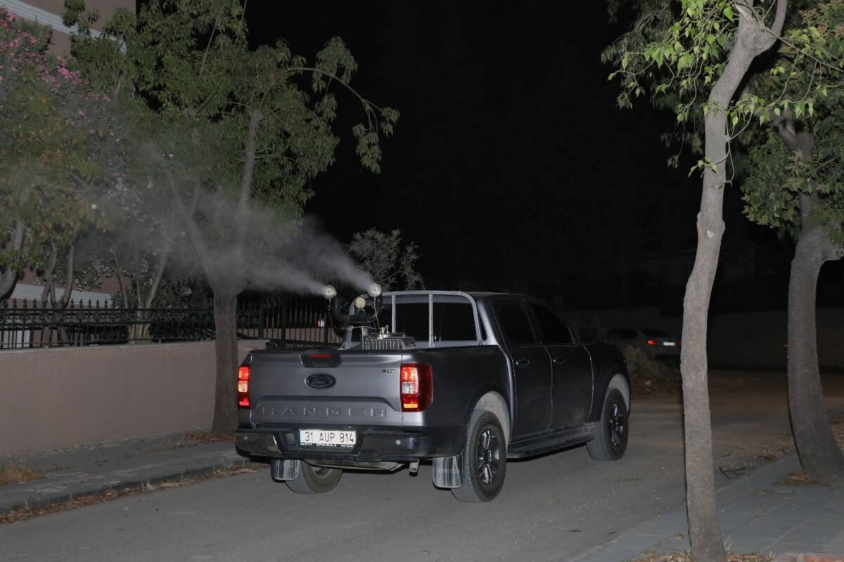 Hatay Büyükşehir Belediyesi (HBB), yaz aylarında artış gösteren sinek, sivrisinek