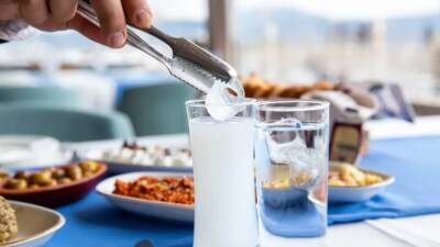 Alkollü içeceklerdeki zam dalgası sürüyor. Son olarak Beylerbeyi rakı grubuna