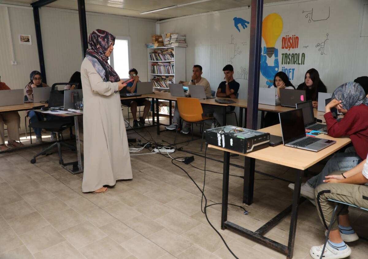 Hatay Büyükşehir Belediyesi (HBB), il genelinde eğitim gören öğrencilere yaz