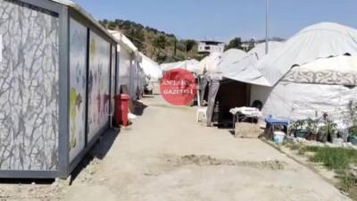 Hatay’ın Defne ilçesi Koçören Mahallesi’ndeki Etnospor Dayanışma Obası’nda kalan depremzedelerin,