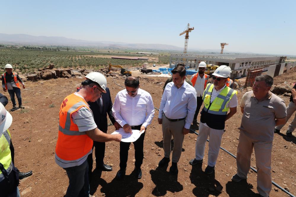 Hatay’ın Kırıkhan ilçesinde kurulan Roketsan Endüstri Bölgesi’nde çalışmalar hızla devam