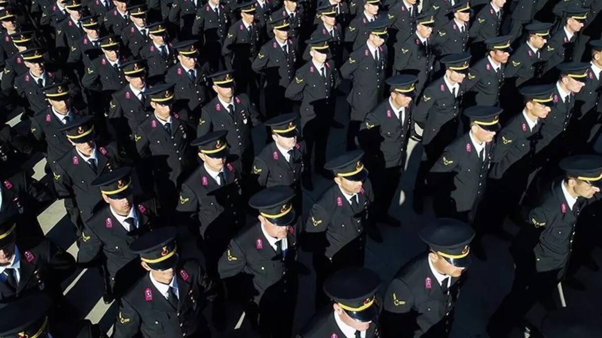 Kuvvet komutanlarının görev süresi 72 yaşına kadar uzatılabilecek. Meclis’ten geçen