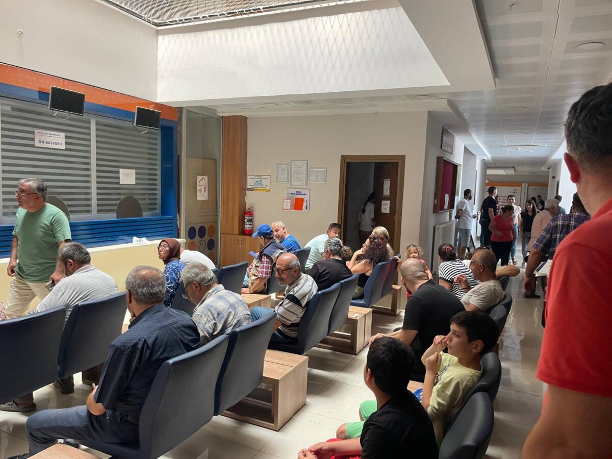 Defne Kaymakamlık binasında dün yaşanan elektrik kesintisi, vatandaşa zor anlar