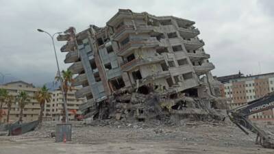 İskenderun Atatürk Caddesi üzerinde, Balıkçı Barınağı karşısında bulunan ve 6