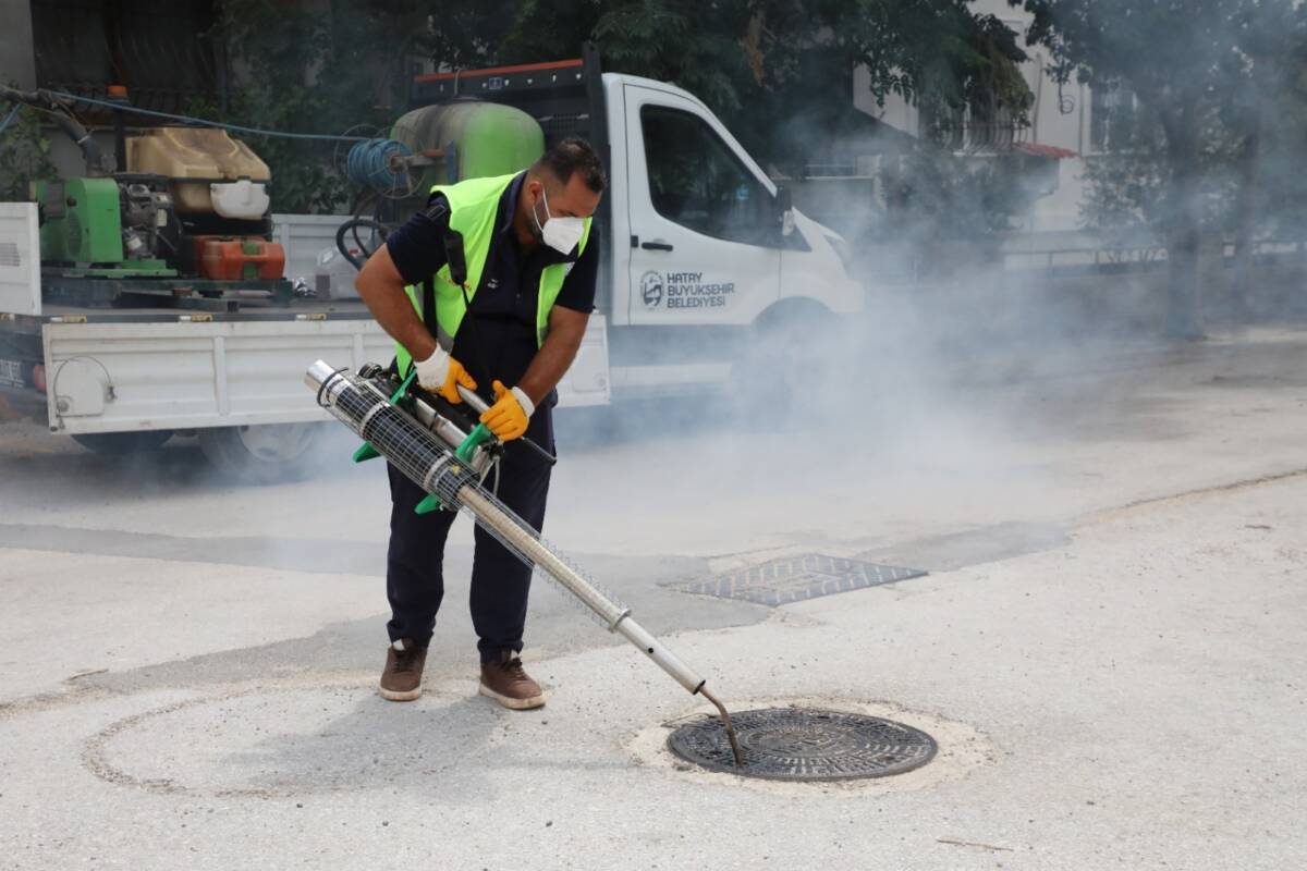 Hatay Büyükşehir Belediyesi (HBB), yaz aylarında artış gösteren sinek, sivrisinek,