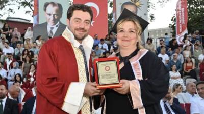 Hatay Mustafa Kemal Üniversitesi’nde geçtiğimiz hafta düzenlenen mezuniyet töreninde, Fen