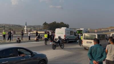 Hatay’ın Antakya ilçesinde meydana gelen trafik kazasında, karşıdan karşıya geçmeye