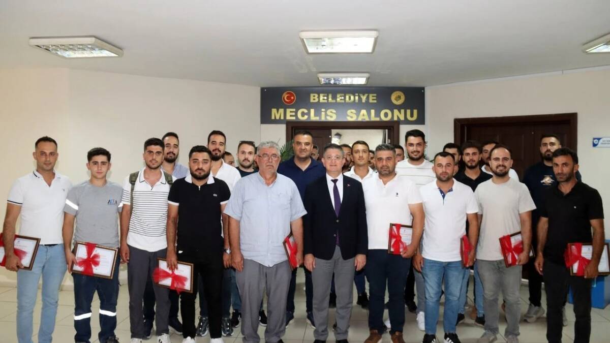 Hatay’ın Dörtyol ilçesinde çıkan orman yangınına gönüllü olarak müdahale eden