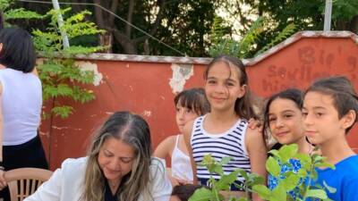 Defneli yazar Acibe Sıkar, bugüne dek Türkiye’nin dört bir yanında