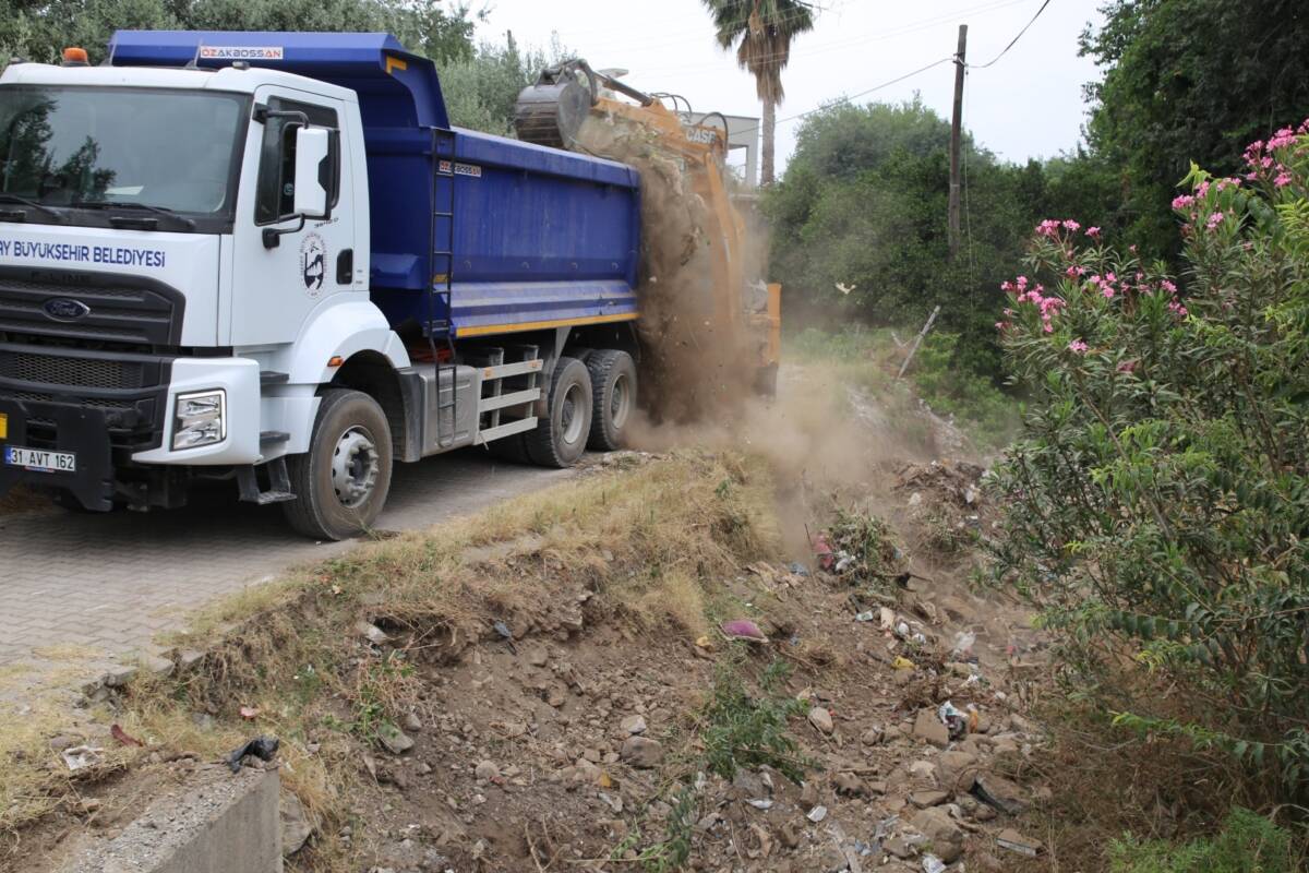 Hatay Büyükşehir Belediyesi (HBB), kent genelinde çevre sağlığını önceleyen hizmet