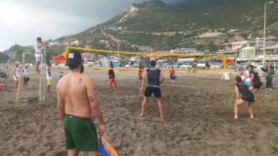 Samandağ’ın gözde sahil bölgelerinden Çevlik, hafta sonu renkli ve heyecan