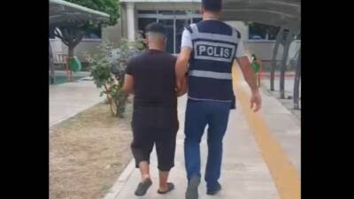 Hatay Emniyet Müdürlüğü ekipleri, haklarında yakalama kararı bulunan şahısların izini