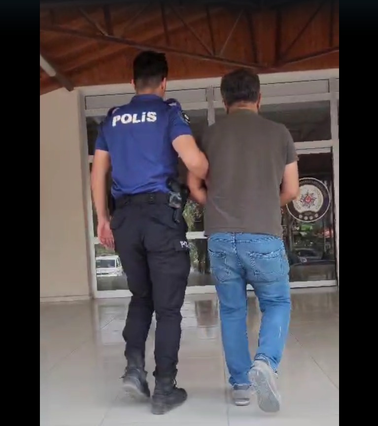 Hatay Emniyet Müdürlüğü ekipleri, aranan şahısların yakalanmasına yönelik çalışmalarını kararlılıkla