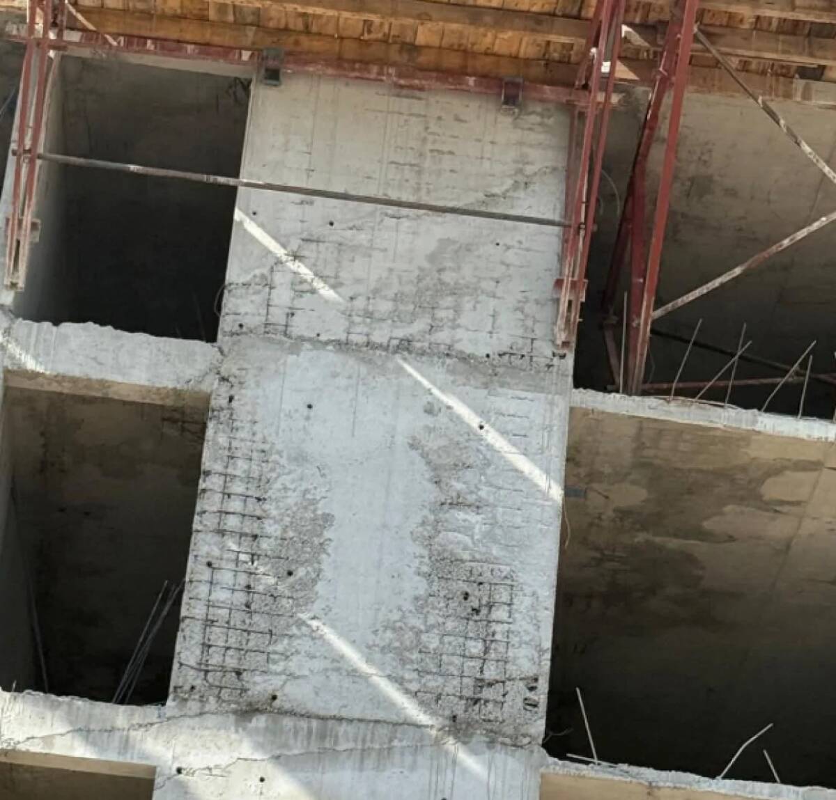 Hatay’ın Kırıkhan ilçesinde yeniden yapılan binalarla ilgili sosyal medyada paylaşılan