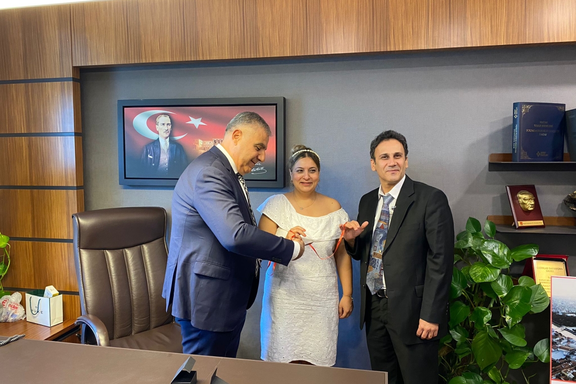 Defneli yazar Ümit Okay Hamurcu ve mütercim Neslihan Kalyoncu çifti,